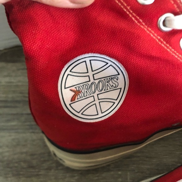Vtg Brooks Red High-Top Sneakers with White Laces - Picture 8 of 13